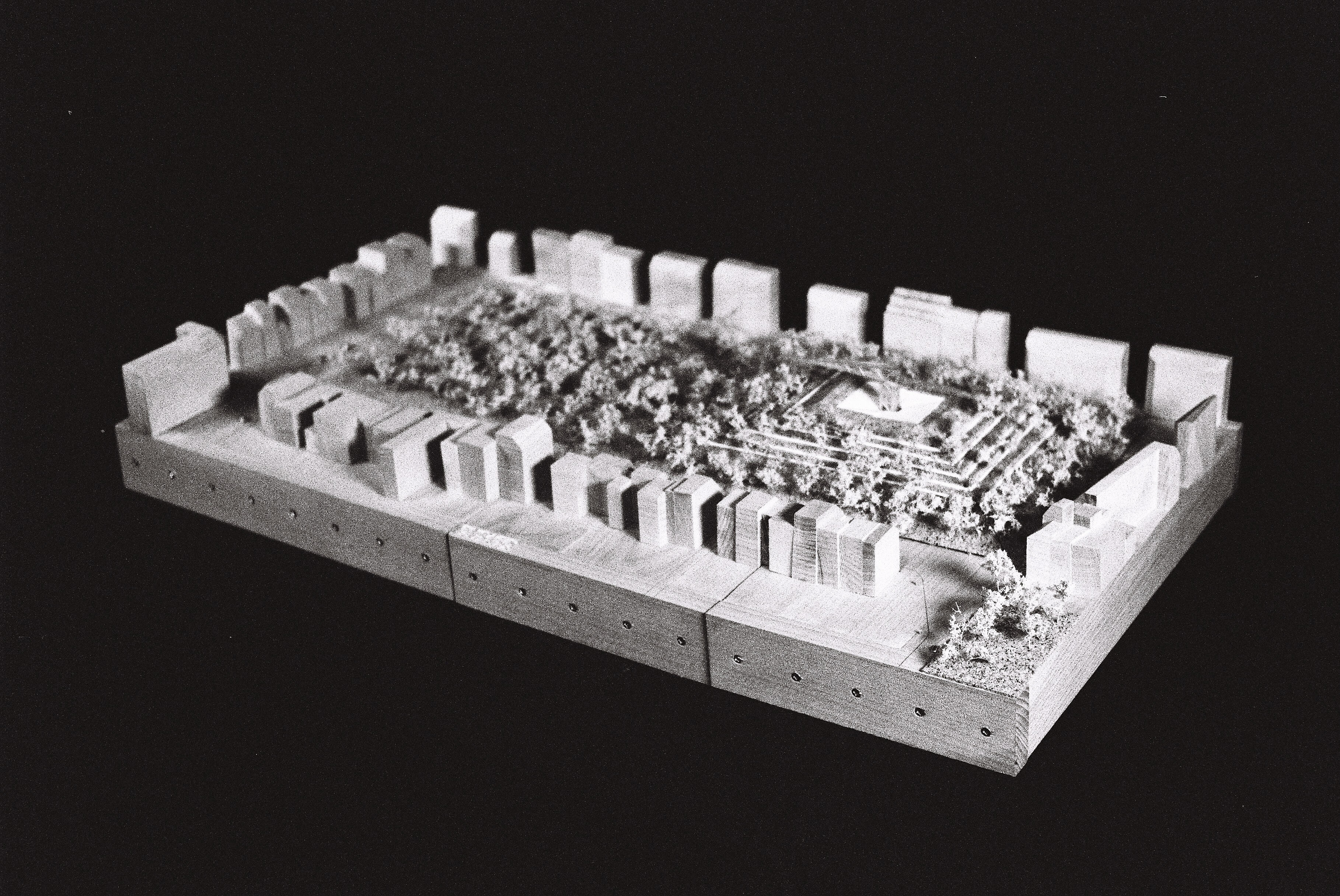Claude Parent - Maquette Tumulus Urbain - Concours Beaubourg 1971 (Académie d'Architecture) Claude Parent - Maquette Tumulus Urbain - Concours Beaubourg 1971 (Académie d'Architecture)